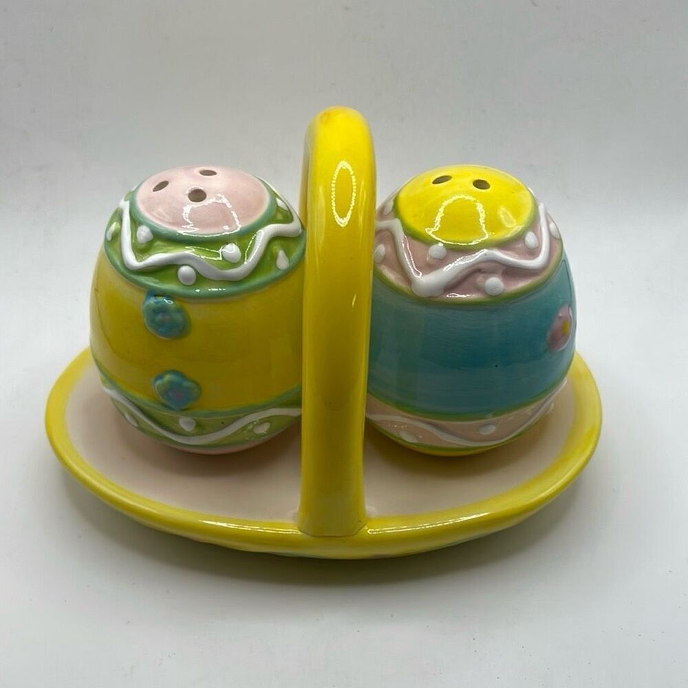 Vintage PUBLIX Easter Egg Salt Pepper Shakers Decor Collectible “RARE”
